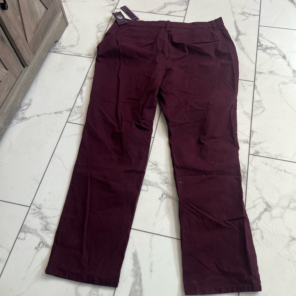 Gloria Vanderbilt Women's Burgundy Chinos - Picture 4 of 4